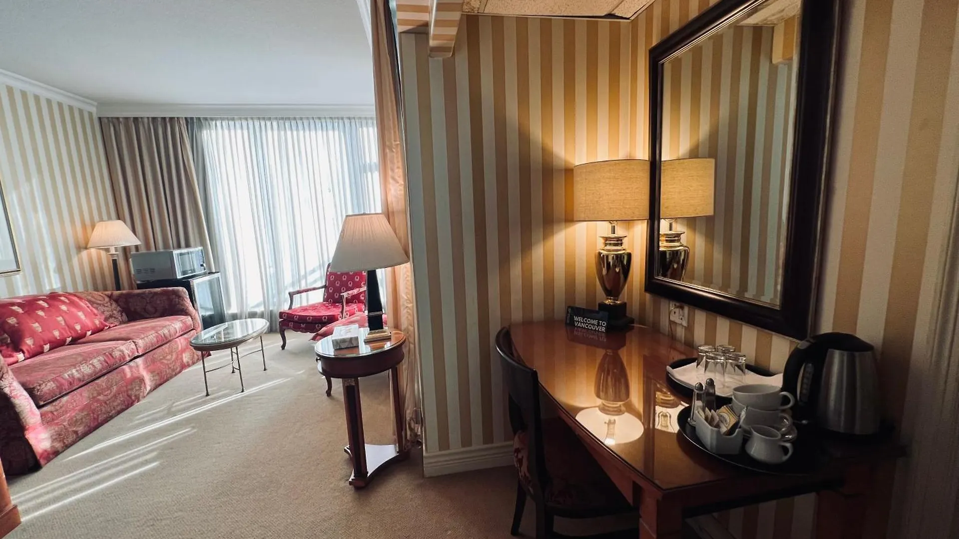 Executive Penthouse Suite, Downtown Vancouver Apartment